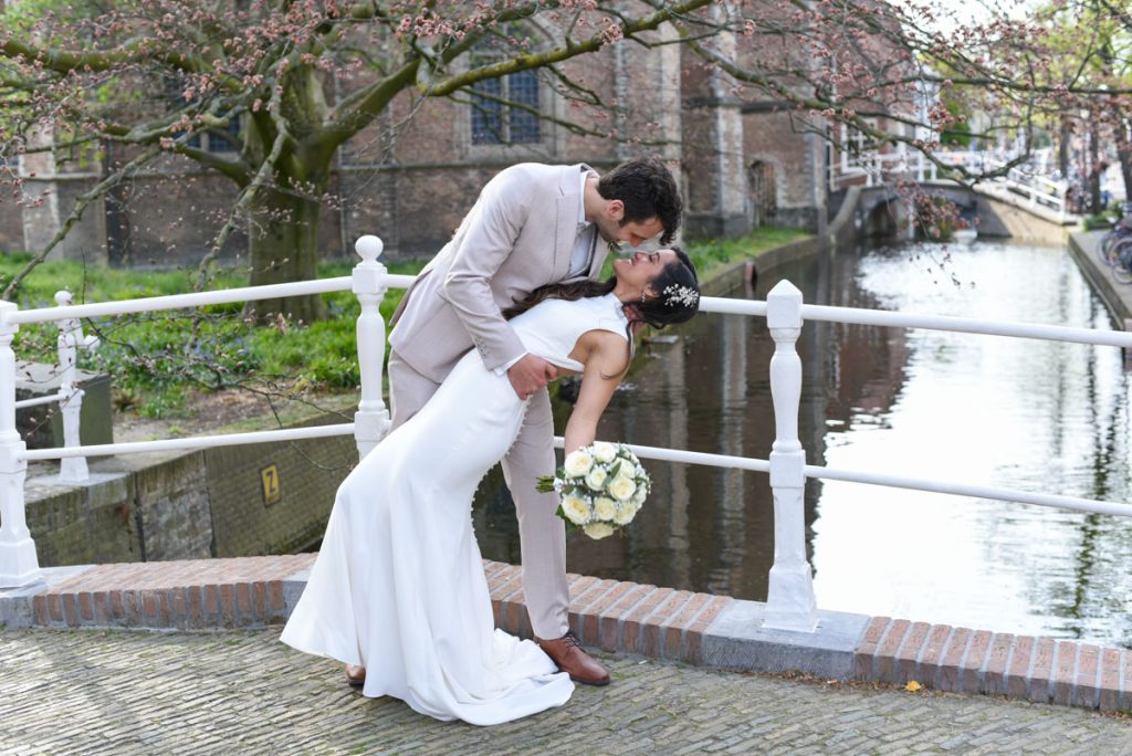 trouwfotoshoot-markt-delft-nieuwe-kerk-achtergrond